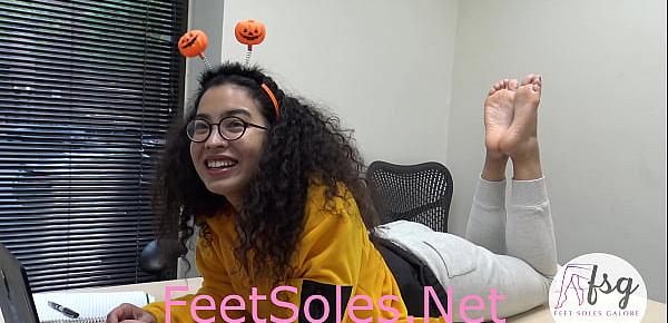 ZOEY&039;S ASIAN AMERICAN TICKLISH FEET ASS AND SOLES PREVIEW